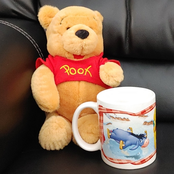 Disney Winnie & Friends Christmas Mug - Picture 3 of 5